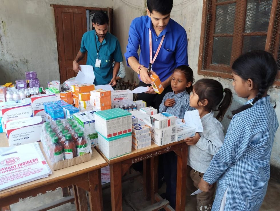 फूलचंद नारी शिल्प इंटर कॉलेज में निःशुल्क स्वास्थ्य शिविर