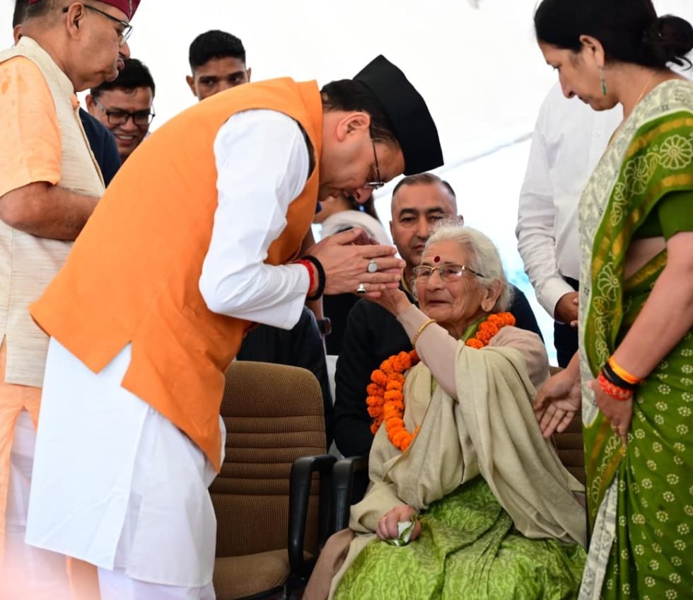 सीएम ने मसूरी गोलीकांड के शहीदों को याद किया