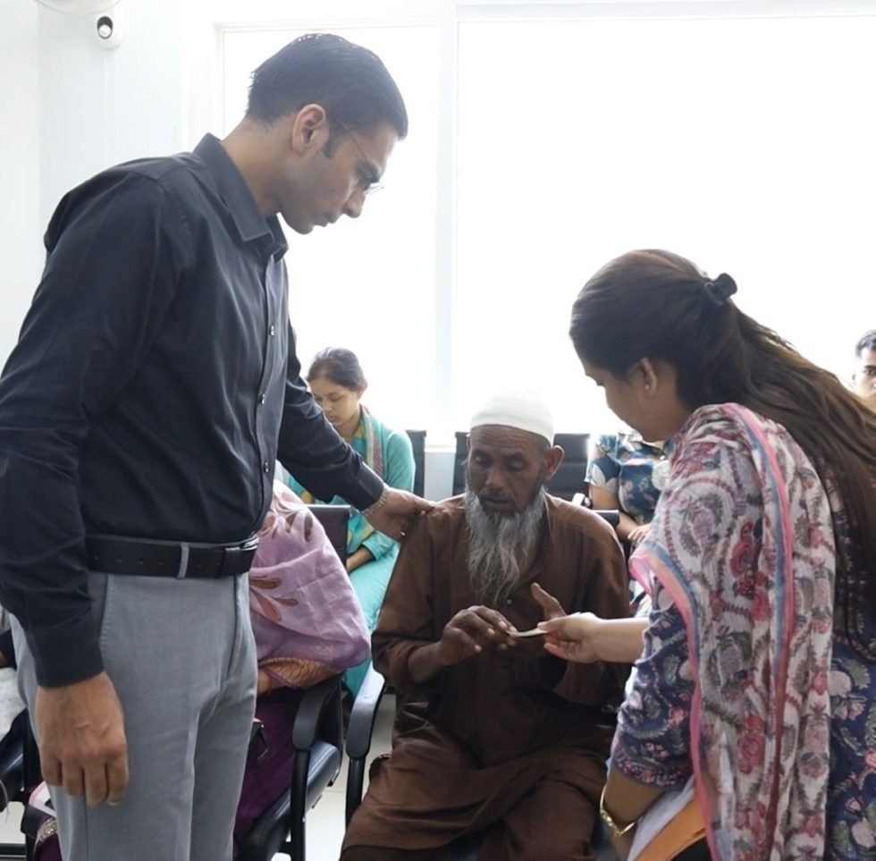 असहाय व निर्बल लोगों को मिली आर्थिक सहायता