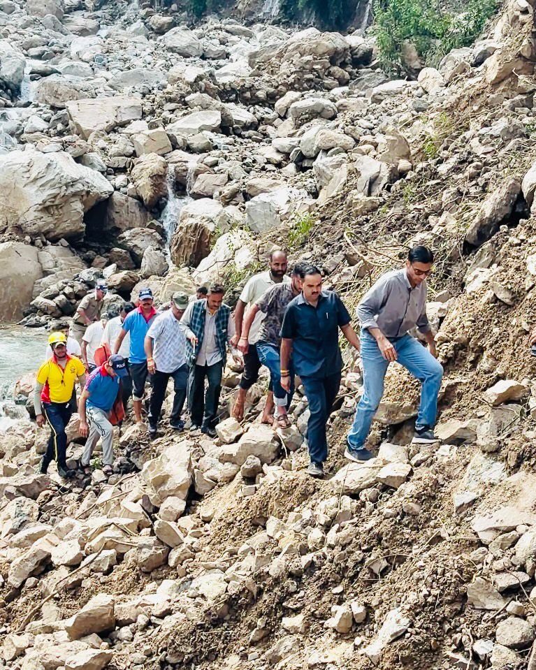 आपदा की विकट परिस्थिति भी नहीं रोक पाई प्रशासन के हौसले