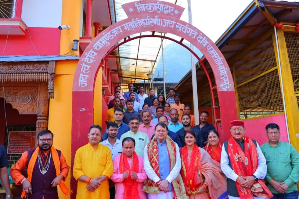 सीएम ने मां धारी देवी के मंदिर में की पूजा-अर्चना