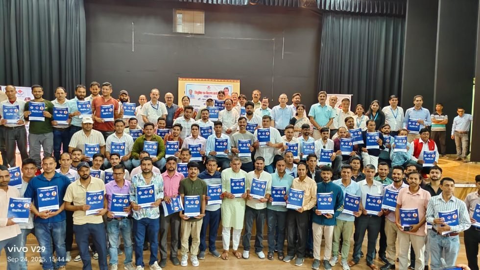 योग प्रशिक्षक व प्रयोगशाला सहायकों को मिले नियुक्ति पत्र