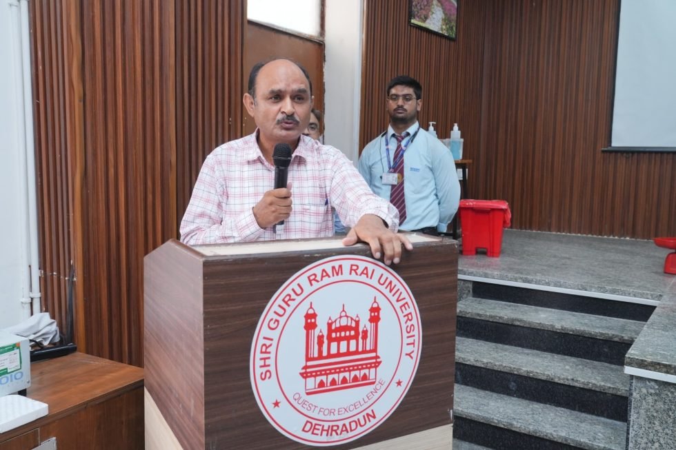 एसजीआरआर विवि में विश्व फार्मासिस्ट दिवस पर रक्तदान