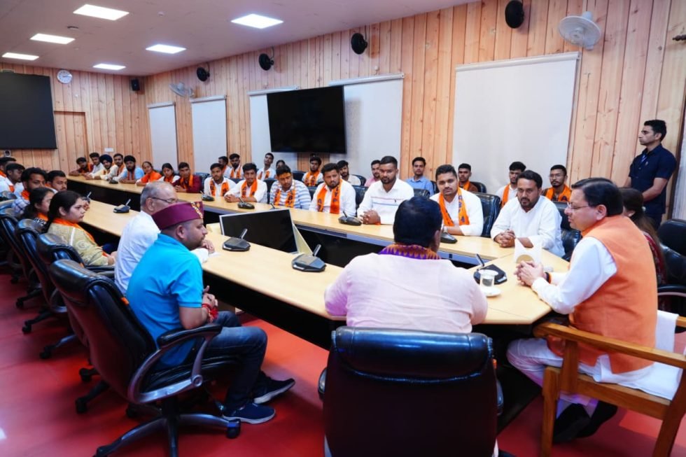 एबीवीपी विजयी प्रत्याशियों ने मुख्यमंत्री धामी से की मुलाकात