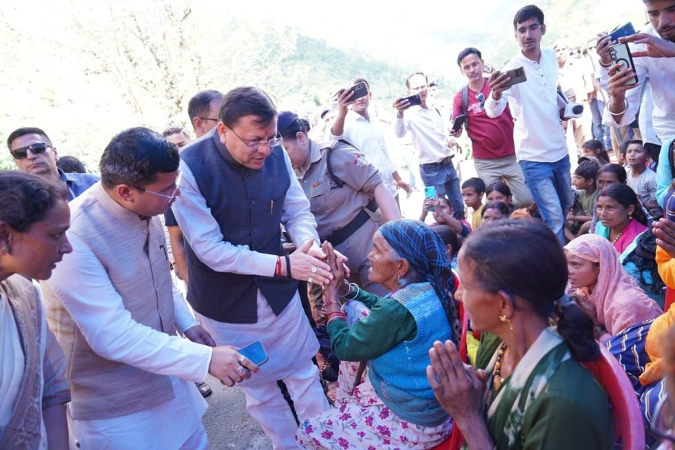 मुख्यमंत्री धामी ने बागेश्वर आपदा प्रभावितों से की मुलाकात