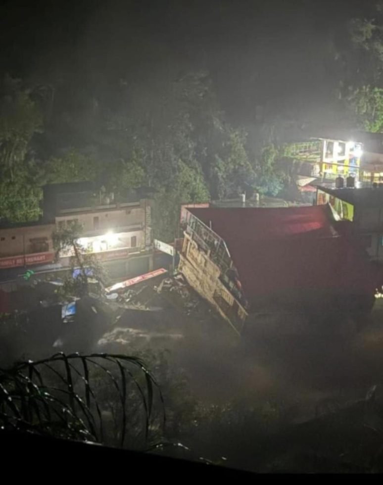 पर्यटक स्थल सहस्त्रधारा कारलीगाढ़ में बादल फटा, दो लोग लापता