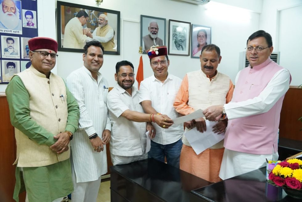 पेपर लीक जांच आयोग ने सीएम को सौंपी अंतरिम रिपोर्ट