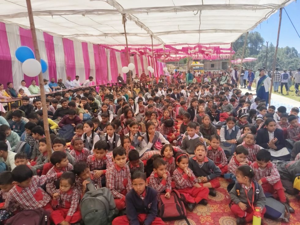 गैरसैंण में निःशुल्क स्वास्थ्य शिविर का मरीजों ने उठाया लाभ