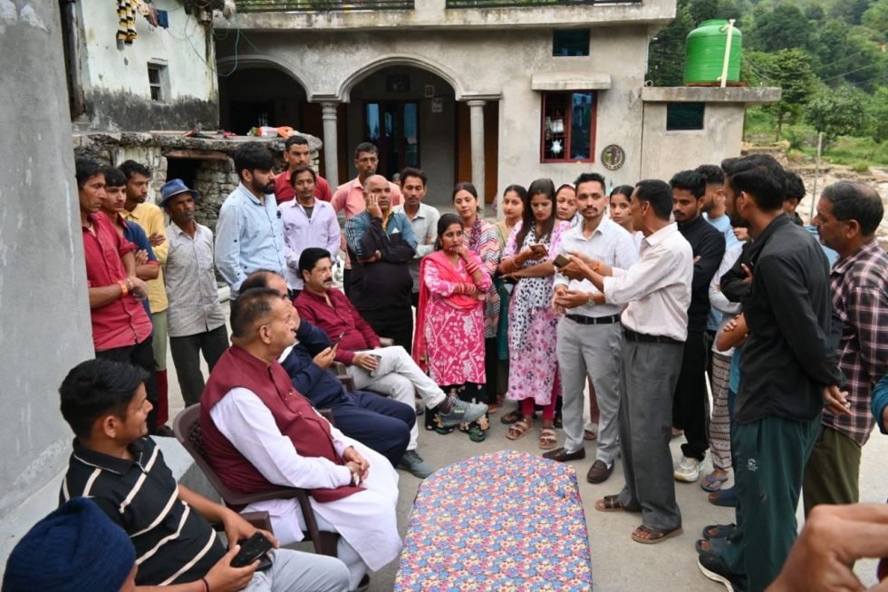 आपदा प्रभावित क्षेत्रों का निरीक्षण किया मंत्री जोशी ने