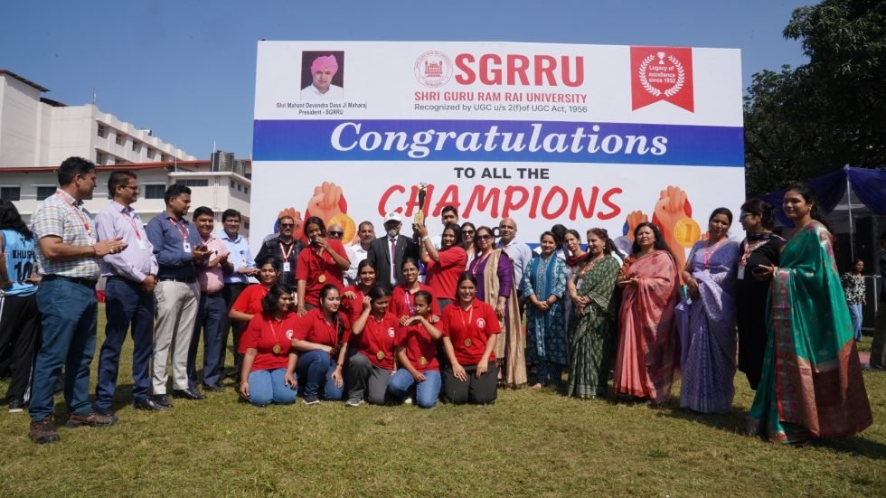 स्कूल ऑफ़ ह्यूमैनिटीज एण्ड सोशल साइंसेज़ ओवरऑल चैम्पियन