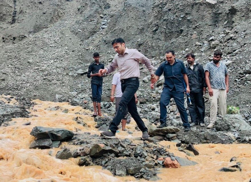 बरसात थमते ही बटोली गांव को सड़क मार्ग से जोड़ा