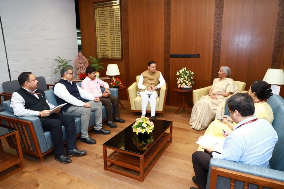 प्रमुख परियोजनाओं को केंद्र की हरी झंडी का इंतजार