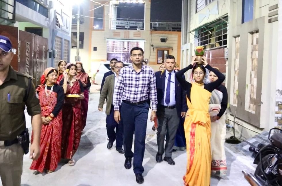 डीएम सविन बंसल को ‘रियल हीरो’ सम्मान से नवाजा