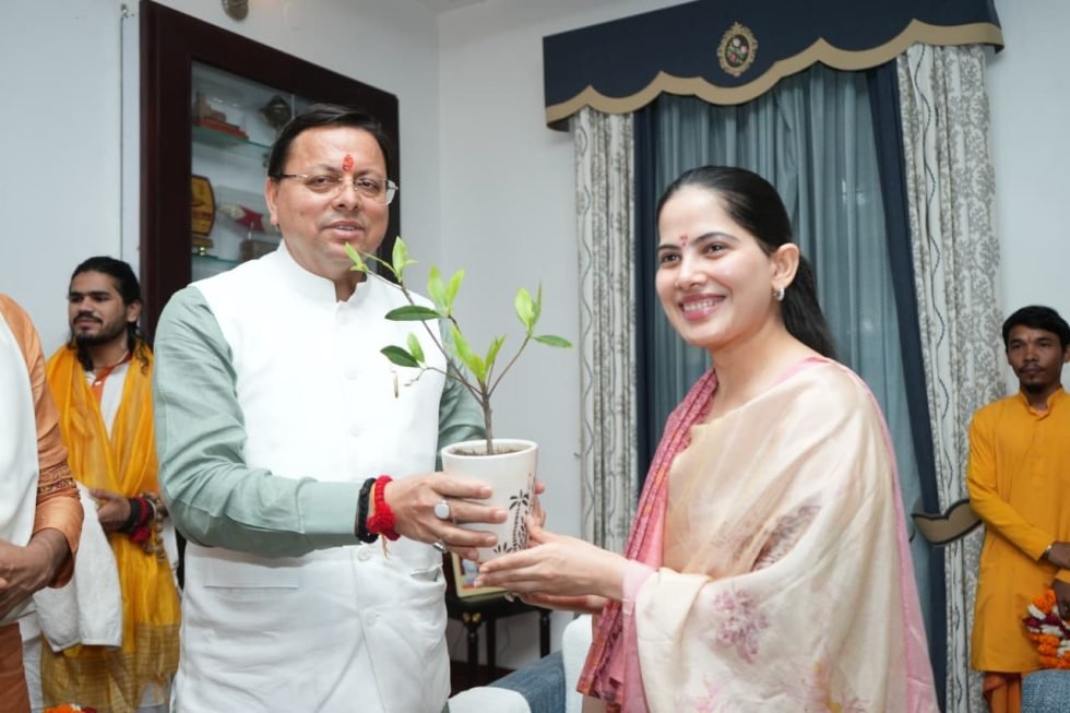 मुख्यमंत्री धामी को ‘देवभूमि के धर्म-संरक्षक’ का सम्मान मिला