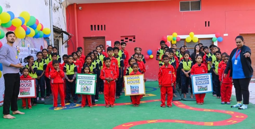 सड़क पर बिखरा बचपन अब खेलों में चमक रहा