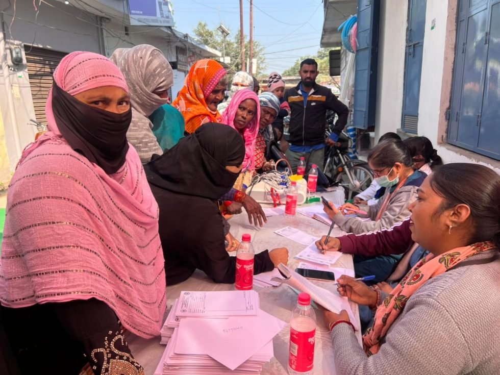 श्री महंत इन्दिरेश अस्पताल ने लगाया निःशुल्क शिविर