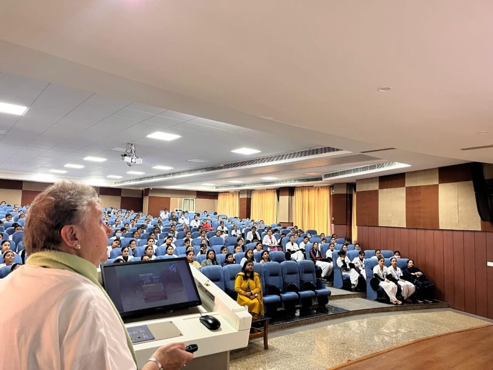 स्तन कैंसर से बचाव के लिए जागरूकता जरूरी