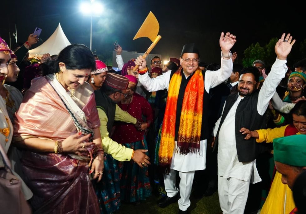 सांस्कृतिक पर्व इगास के बहाने सियासत की फुलझड़ी भी चमकी