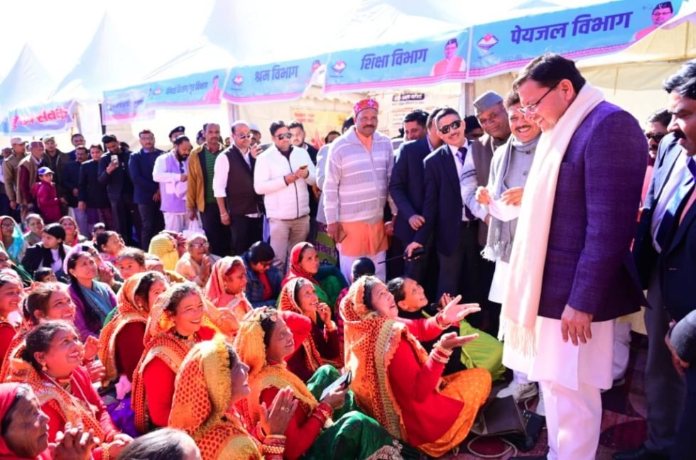 सीएम ने सुनीं जनसमस्याएं, दिए समाधान के निर्देश