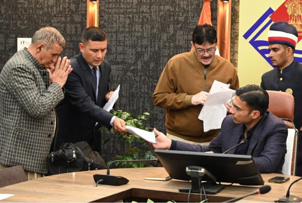 बुजुर्गों के साथ धोखाधड़ी के मामले में जांच के आदेश