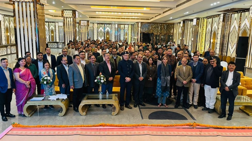 मुख्यमंत्री ने ईमानदारी व निष्ठा से राजस्व वृद्धि का संदेश दिया