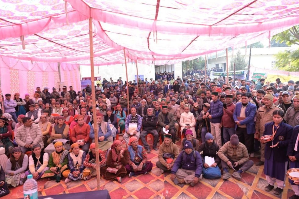 आराकोट से लेकर मूनाकोट तक समस्याओं के हल में जुटी मशीनरी