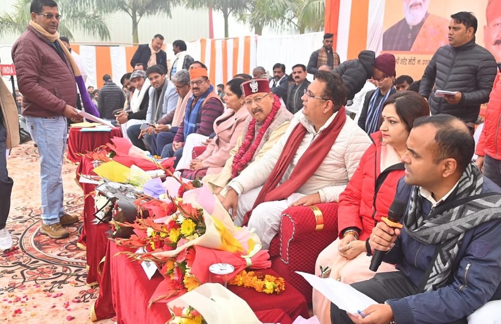 सैकड़ों लोगों को विभिन्न योजनाओं का मिला लाभ