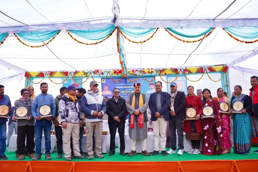 जलागम मंत्री ने किया उत्कृष्ट कृषकों व गांवों को सम्मानित