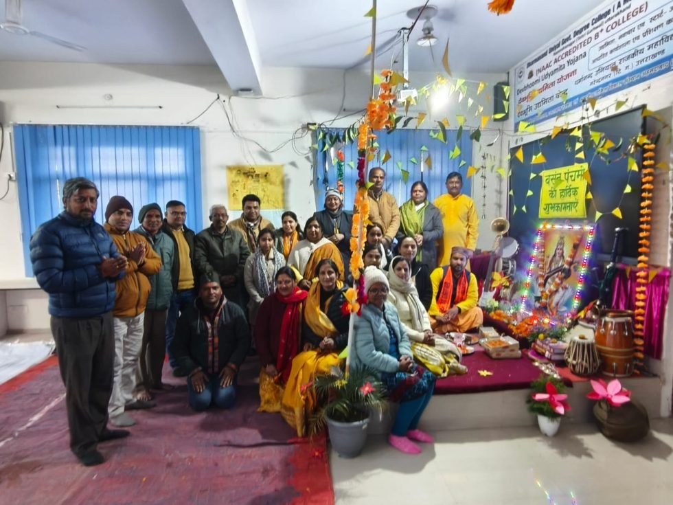 वसंत पंचमी- शास्त्रीय विधि से सरस्वती पूजन किया