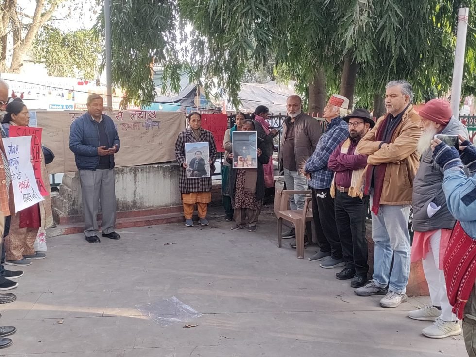 स्वतंत्र आवाजों को कुचलना गणतंत्र का अपमान