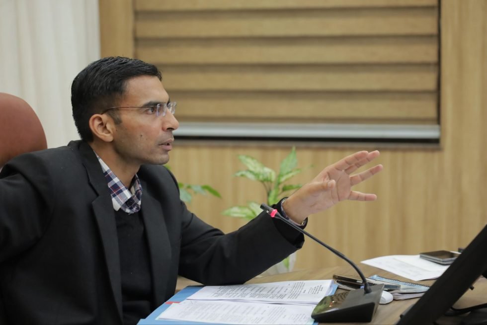 जिले के दर्जनों जर्जर स्कूल भवन होंगे ध्वस्त